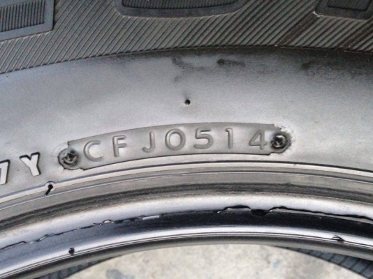 ยาง Bridgstone 265-65-17 ปี 14 3 เส้น ปี 13 1 เส้น ครบชุด 4 เส้น 4500 ไม่ควรพลาด สภาพสวยๆไม่บวมดอกยางเหลือเยอะเอาไปวิ่งกันใด้อีกยาวค่ะ