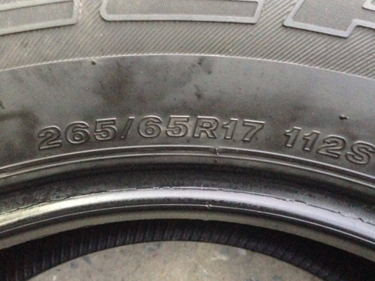 ยาง Bridgstone 265-65-17 ปี 14 3 เส้น ปี 13 1 เส้น ครบชุด 4 เส้น 4500 ไม่ควรพลาด สภาพสวยๆไม่บวมดอกยางเหลือเยอะเอาไปวิ่งกันใด้อีกยาวค่ะ