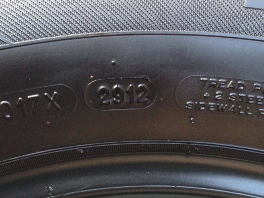 ยาง MICHELIN 215-60-16 ปี 13 1 เส้น ปี 12 3 เส้น ครบชุด 4 เส้น 3000 สภาพสวยๆดอกยางนิ่มๆไม่มีปะไม่บวมเอาไปวิ่งกันยาวๆราคาเบาๆค่ะ ยาง MICHELIN 215-60-16 ปี 13 1 เส้น ปี 12 3 เส้น ครบชุด 4 เส้น 3000 สภาพสวยๆดอกยางนิ่มๆไม่มีปะไม่บวมเอาไปวิ่งกันยาวๆราคาเบาๆค่ะ