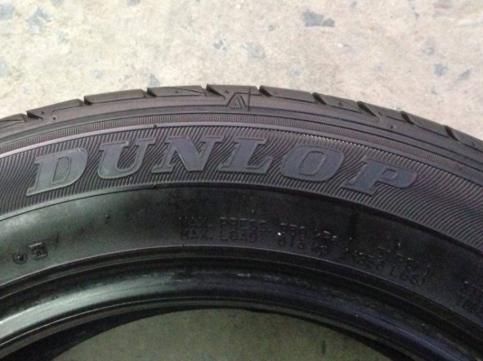 ยาง DUNLOP 205-55-16 ปี 15 3 เส้น ปี 13 1 เส้น ครบชุด 4 เส้น 4500 ไม่ควรพลาด สภาพสวยๆไม่บวมดอกยางเหลือเยอะเอาไปวิ่งกันใด้อีกยาวค่ะ