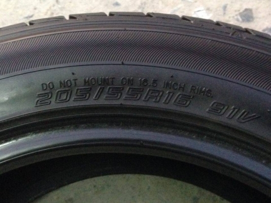 ยาง DUNLOP 205-55-16 ปี 15 3 เส้น ปี 13 1 เส้น ครบชุด 4 เส้น 4500 ไม่ควรพลาด สภาพสวยๆไม่บวมดอกยางเหลือเยอะเอาไปวิ่งกันใด้อีกยาวค่ะ