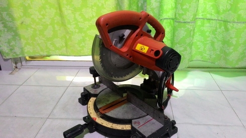 เลื่อยตัดองศา ขนาด 1500 วัตต์ ใช้ใบขนาด 10 นิ้ว MAKTEC รุ่น mt230 สภาพพร้อมใช้งานครับ เลื่อยตัดองศา ขนาด 1500 วัตต์ ใช้ใบขนาด 10 นิ้ว MAKTEC รุ่น mt230 สภาพพร้อมใช้งานครับ