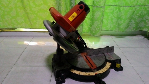 เลื่อยตัดองศา ขนาด 1500 วัตต์ ใช้ใบขนาด 10 นิ้ว MAKTEC รุ่น mt230 สภาพพร้อมใช้งานครับ เลื่อยตัดองศา ขนาด 1500 วัตต์ ใช้ใบขนาด 10 นิ้ว MAKTEC รุ่น mt230 สภาพพร้อมใช้งานครับ