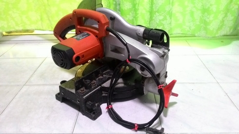 เลื่อยตัดองศา ขนาด 1500 วัตต์ ใช้ใบขนาด 10 นิ้ว MAKTEC รุ่น mt230 สภาพพร้อมใช้งานครับ เลื่อยตัดองศา ขนาด 1500 วัตต์ ใช้ใบขนาด 10 นิ้ว MAKTEC รุ่น mt230 สภาพพร้อมใช้งานครับ