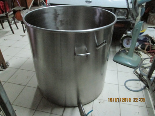 ถังแสตนเลส  หนา  ใหญ่  สั่งทำมาราคาสูง  ขายครับ
