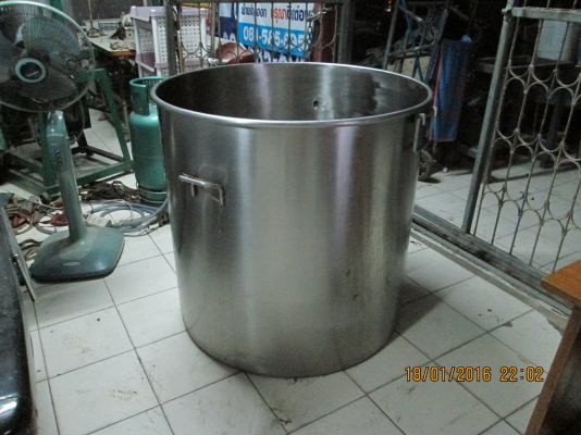 ถังแสตนเลส  หนา  ใหญ่  สั่งทำมาราคาสูง  ขายครับ