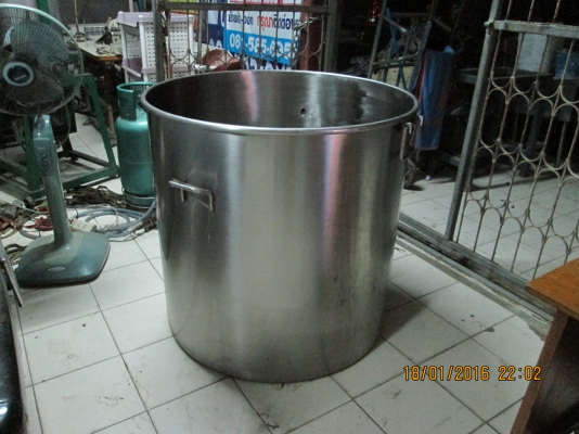 ถังแสตนเลส  หนา  ใหญ่  สั่งทำมาราคาสูง  ขายครับ