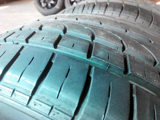 ยางจีน 235/40/18 ปี13 ดอกหนาๆ