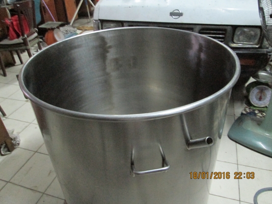 ถังแสตนเลส  หนา  ใหญ่  สั่งทำมาราคาสูง  ขายครับ