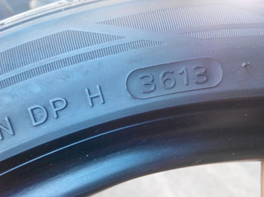 ยางHankook v12 215/45/17 ปี13 สภาพสวยๆ ดอกหนามากๆ