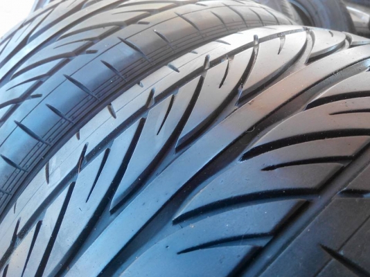 ยางHankook v12 215/45/17 ปี13 สภาพสวยๆ ดอกหนามากๆ