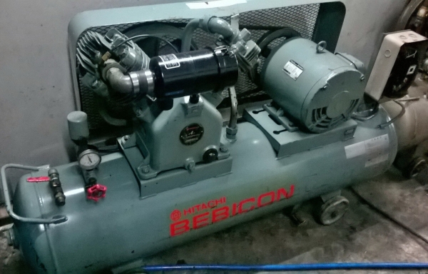 ขายถูกๆ..ปั้มลมมือสองจากญี่ปุ่น HITACHI BEBICON 7.5 แรง..แน่นๆพร้อมใช้งานครับ