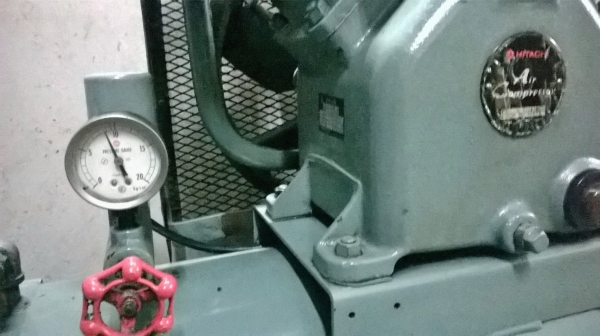 ขายถูกๆ..ปั้มลมมือสองจากญี่ปุ่น HITACHI BEBICON 7.5 แรง..แน่นๆพร้อมใช้งานครับ