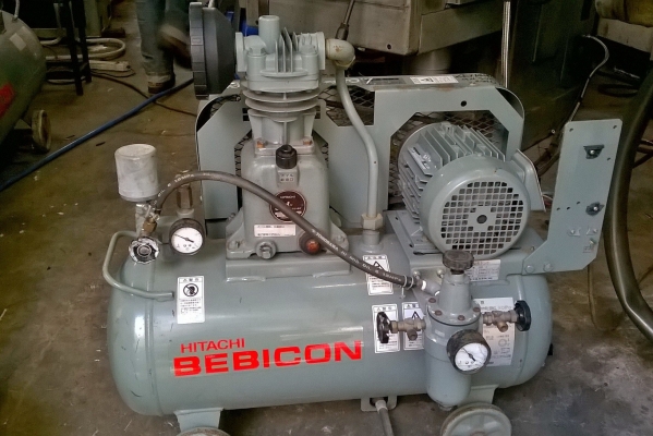 ขายถูกๆ..ปั้มลมมือสองจากญี่ปุ่น HITACHI BEBICON..1แรง..แน่นๆ พร้อมใช้งานครับ