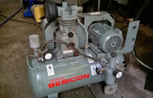 ขายถูกๆ..ปั้มลมมือสองจากญี่ปุ่น HITACHI BEBICON..1แรง..แน่นๆ พร้อมใช้งานครับ