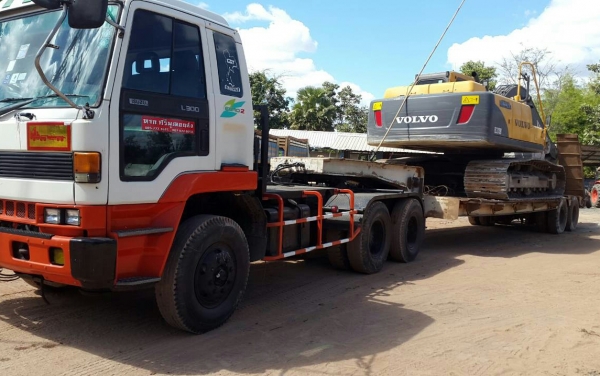 สิบล้อ หัวลาก อีซูซุ CXM23V-260ปี44 สโลส 2เพา สภาพดีสวยเดิมๆไม่มีชน เล่มทะเบียนพร้อมโอน ราคา 565,000บ ต่อรองได้  รถสภาพดีสวยมากๆ