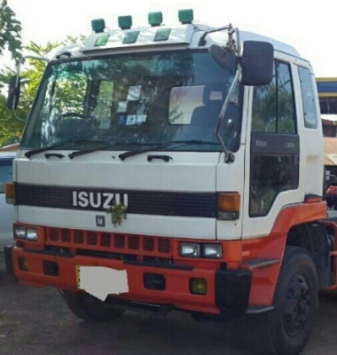 สิบล้อ หัวลาก อีซูซุ CXM23V-260ปี44 สโลส 2เพา สภาพดีสวยเดิมๆไม่มีชน เล่มทะเบียนพร้อมโอน ราคา 565,000บ ต่อรองได้  รถสภาพดีสวยมากๆ