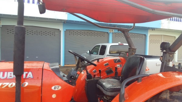 385000บาท งดต่อรองนะครับ เอาไปเลยครับลดไปเลย60000ราคาพ่อค้าเอาไปทำกำไรต่อครับคูโบต้าM7040ถูกๆสวยๆครับ พร้อมใช้งานเลยครับ เครื่องแน่น เกียร์ดี เล่มทะเบียนพร้อมครับ