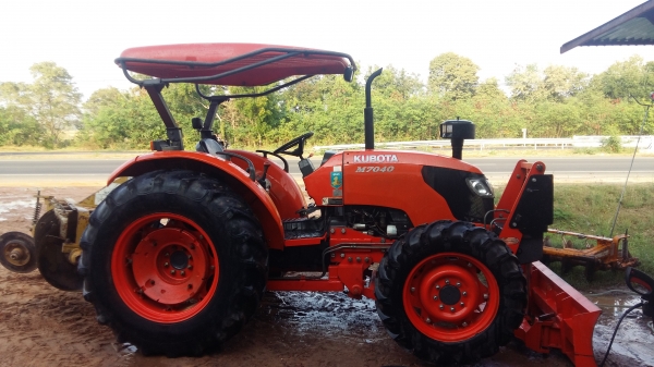 385000บาท งดต่อรองนะครับ เอาไปเลยครับลดไปเลย60000ราคาพ่อค้าเอาไปทำกำไรต่อครับคูโบต้าM7040ถูกๆสวยๆครับ พร้อมใช้งานเลยครับ เครื่องแน่น เกียร์ดี เล่มทะเบียนพร้อมครับ