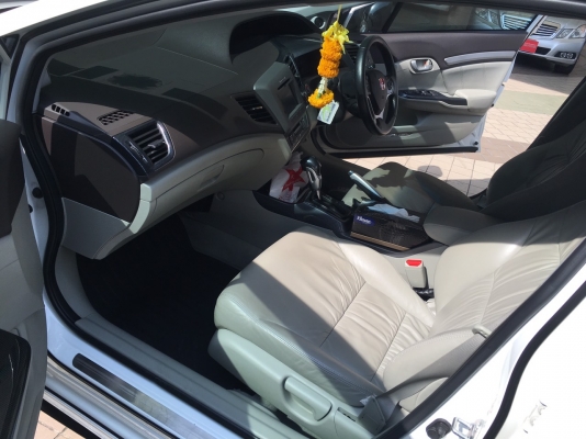 honda civic hybrid navi สีขาว ปี 2013 รถมือเดียว ไมล์ 88xxxkm สวยจัด