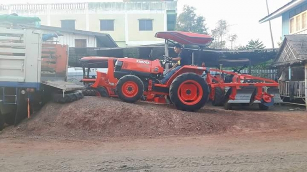 ปัญญาแทรคเตอร์..จัดมาให้ครับ ด่วน!!!คูโบต้า L3408  พร้อมใบมีดคานล่างพร้อม ผานบุกเบิก ตราช้าง เล่มพร้อม จัดส่ง อ.เสริมงาม จ.ลำปาง