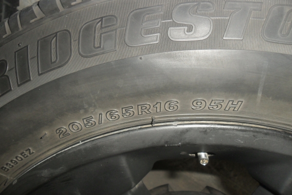 ล้อแม็ก16นิ้ว6รู พร้อมยาง สวยๆ 1 คู่ ราคา 3700 บาท