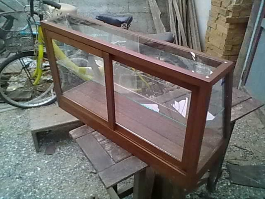 ขายตู้โชว์บุหรี่คางหมูไม้สักเก่า