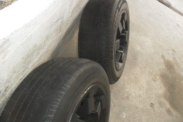 ล้อแม็ก16นิ้ว6รู พร้อมยาง สวยๆ 1 คู ราคา 3700 บาท