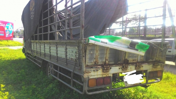 ขายรถบรรทุก 6 ล้อรั้วใหญ่ ISUZU FRR 195 แรงม้ารถประกอบ กระบะยาว 7.20 เมตร ราคา 380000