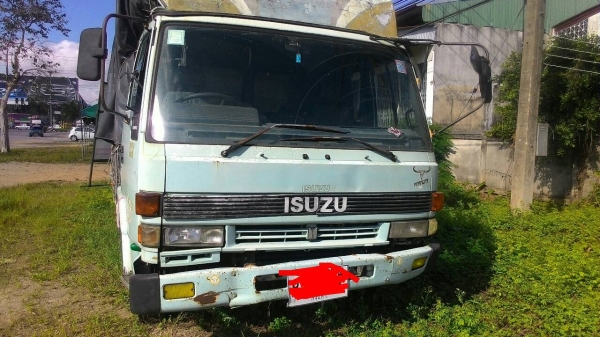 ขายรถบรรทุก 6 ล้อรั้วใหญ่ ISUZU FRR 195 แรงม้ารถประกอบ กระบะยาว 7.20 เมตร ราคา 380000