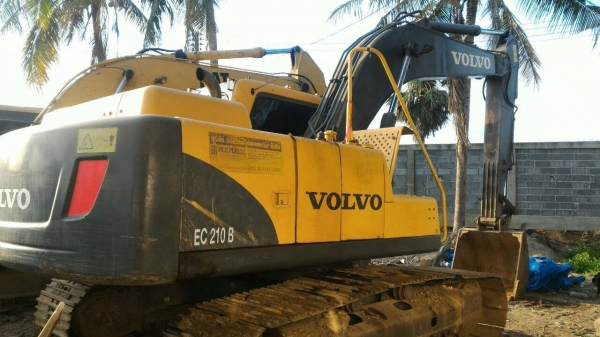 ขายรถแบคโฮ VOLVO 210 B เอกสารอินวอย 17000 ชม.ราคา 1200000