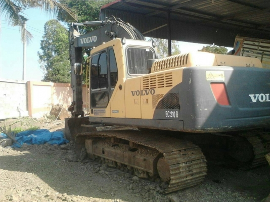 ขายรถแบคโฮ VOLVO 210 B เอกสารอินวอย 17000 ชม.ราคา 1200000