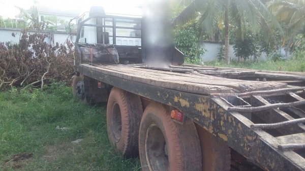 รถมิตซู 10 ล้อ ท้ายลาด FN225K  191 แรงม้า.    สนใจติดต่อ  081 - 6079515