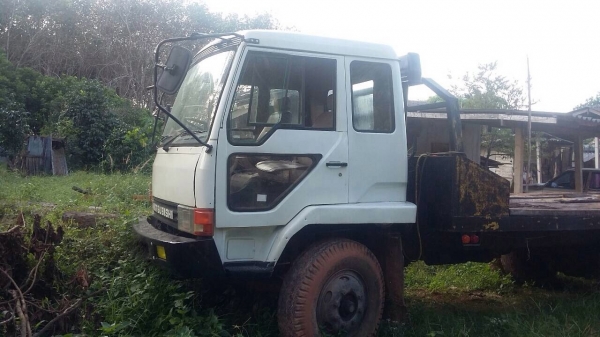 รถมิตซู 10 ล้อ ท้ายลาด FN225K  191 แรงม้า.    สนใจติดต่อ  081 - 6079515