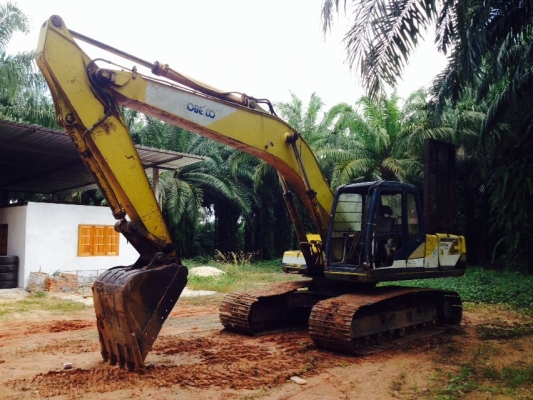 รถแบคโฮ KOBELCO  PC - 200 - 3    สนใจติดต่อ  081 - 6079515