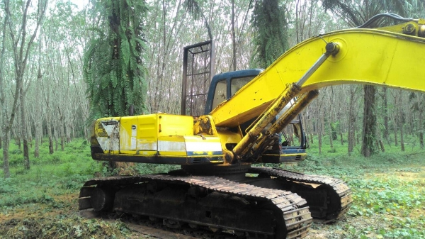 รถแบคโฮ KOBELCO  PC - 200 - 3    สนใจติดต่อ  081 - 6079515