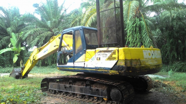 รถแบคโฮ KOBELCO  PC - 200 - 3    สนใจติดต่อ  081 - 6079515