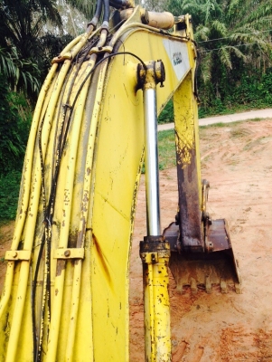 รถแบคโฮ KOBELCO  PC - 200 - 3    สนใจติดต่อ  081 - 6079515