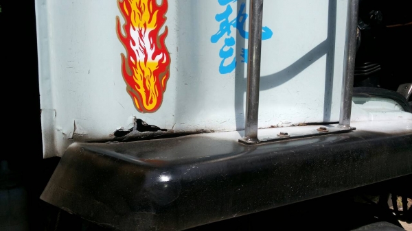 รถอีซูซุ 10 ล้อ หลังถนน FVM  195 แรงม้า. ปี 39.   สนใจติดต่อ  081 - 6079515