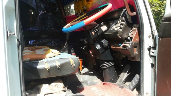 รถอีซูซุ 10 ล้อ หลังถนน FVM  195 แรงม้า. ปี 39.   สนใจติดต่อ  081 - 6079515