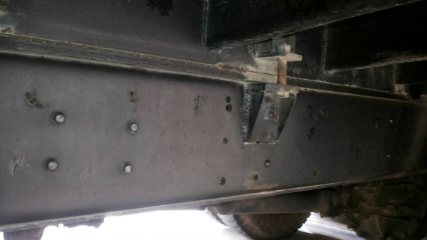 รถอีซูซุ 10 ล้อ หลังถนน FVM  195 แรงม้า. ปี 39.   สนใจติดต่อ  081 - 6079515