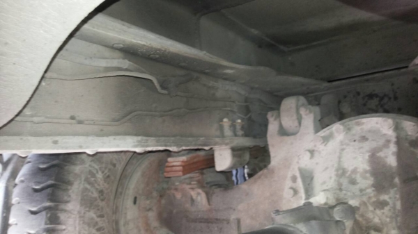 รถอีซูซุ 10 ล้อ หลังถนน FVM  195 แรงม้า. ปี 39.   สนใจติดต่อ  081 - 6079515