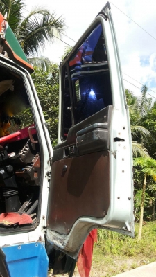 รถอีซูซุ 10 ล้อ หลังถนน FVM  195 แรงม้า. ปี 39.   สนใจติดต่อ  081 - 6079515