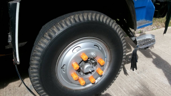 รถอีซูซุ 10 ล้อ หลังถนน FVM  195 แรงม้า. ปี 39.   สนใจติดต่อ  081 - 6079515