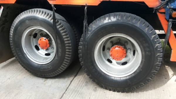 รถอีซูซุ 10 ล้อ หลังถนน FVM  195 แรงม้า. ปี 39.   สนใจติดต่อ  081 - 6079515