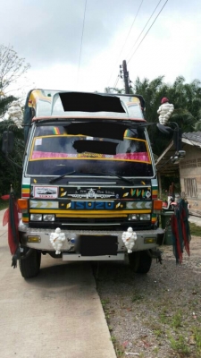 รถอีซูซุ 10 ล้อ หลังถนน FVM  195 แรงม้า. ปี 39.   สนใจติดต่อ  081 - 6079515