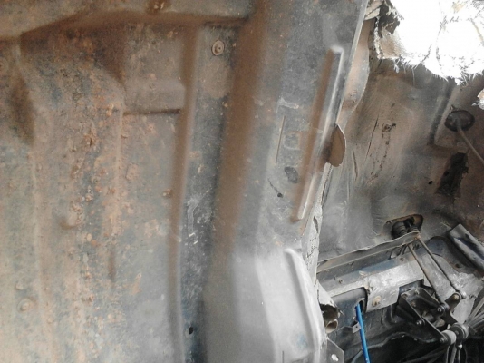 รถฮีโน่ 10 ล้อ ท้ายลาด FM3H  195 แรงม้า. ปี 39.   สนใจติดต่อ  081 - 6079515