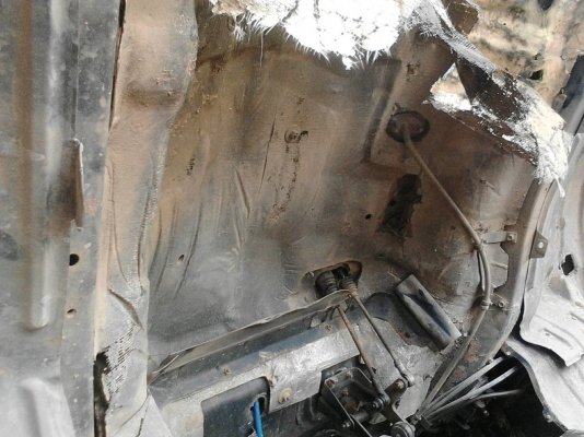 รถฮีโน่ 10 ล้อ ท้ายลาด FM3H  195 แรงม้า. ปี 39.   สนใจติดต่อ  081 - 6079515