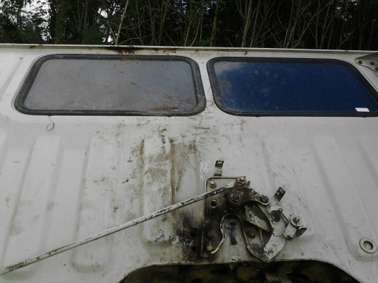 รถฮีโน่ 10 ล้อ ท้ายลาด FM3H  195 แรงม้า. ปี 39.   สนใจติดต่อ  081 - 6079515