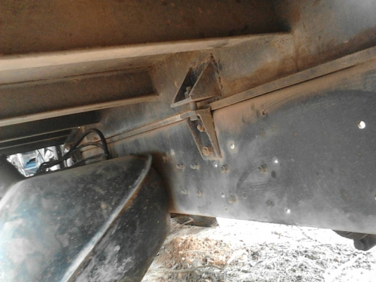 รถฮีโน่ 10 ล้อ ท้ายลาด FM3H  195 แรงม้า. ปี 39.   สนใจติดต่อ  081 - 6079515